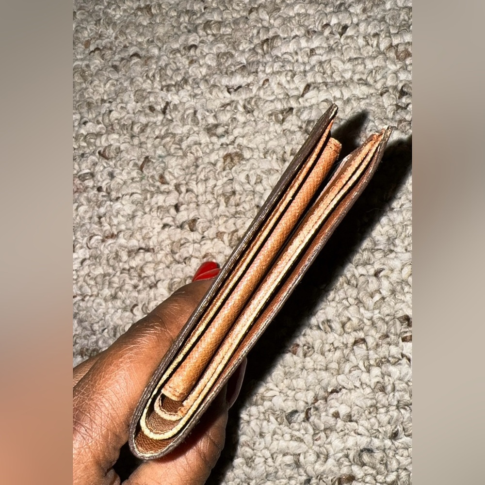 Authentic Luxury Men’s Wallet SOLD❌❌❌❌❌❌ - Picture 6 of 6